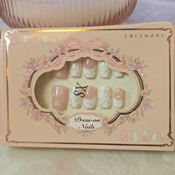 NIB Lacemade Rare Press On Nails XS French Tip/White Floral - Picture 1 of 7